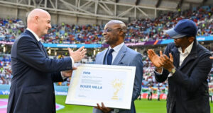 Qatar 2022 Roger Milla Honoré par la FIFA